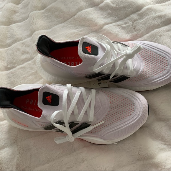 Brand New Adidas UltraBOOST Light Running Shoes👟👟👟👟🥰🥰🥰 - Picture 6 of 14
